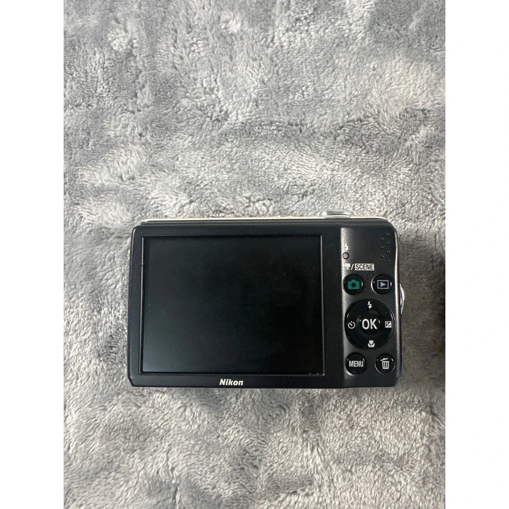 Two Nikon Coolpix L22 Digital Cameras faulty battery cover on both PARTS ONLY